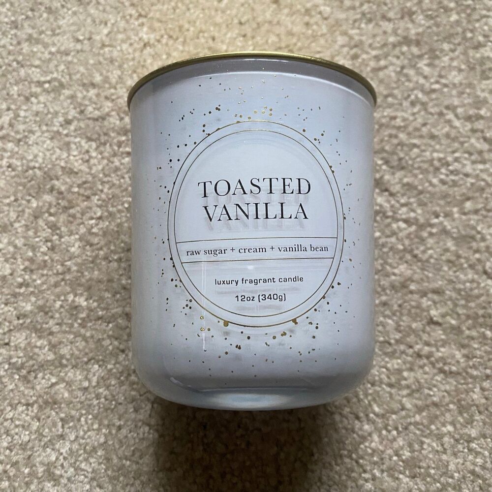 Holiday Festive Candle Bellevue Luxury Fragrant Candle 12 oz Toasted Vanilla NEW